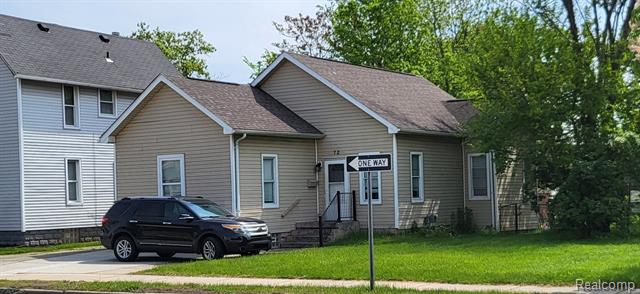 front view picture of 72 Northbound Gratiot, Mount Clemens, MI. 48043
