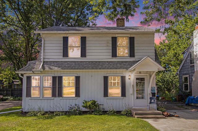 front view picture of 11 W Alden Avenue, Battle Creek, MI. 49014
