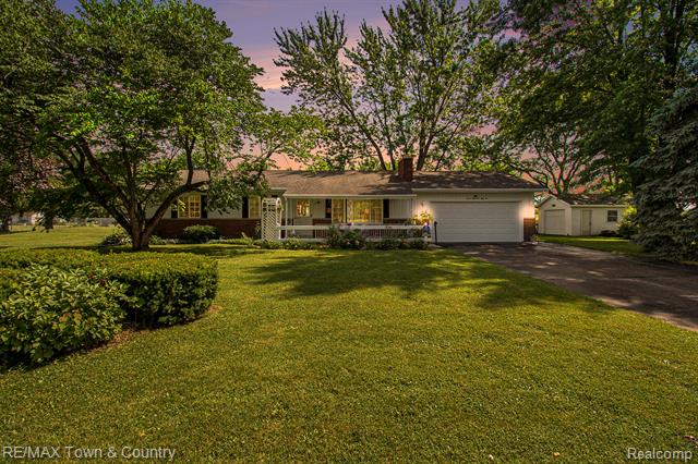 front view picture of 12055 W Pierson Road, Flushing, MI. 48433