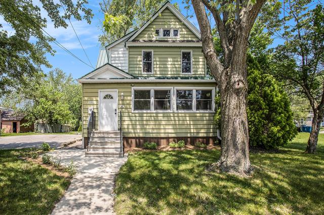 front view picture of 119 Calhoun Street, Battle Creek, MI. 49017