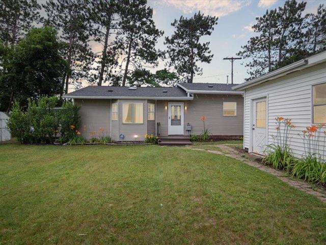front view picture of 465 Champion Street, Jackson, MI. 49201