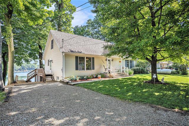 front view picture of 15891 Lakeview Drive, Buchanan, MI. 49107