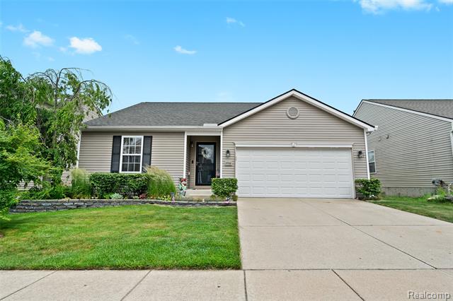 front view picture of 2766 Au Gres River Drive, Fowlerville, MI. 48836
