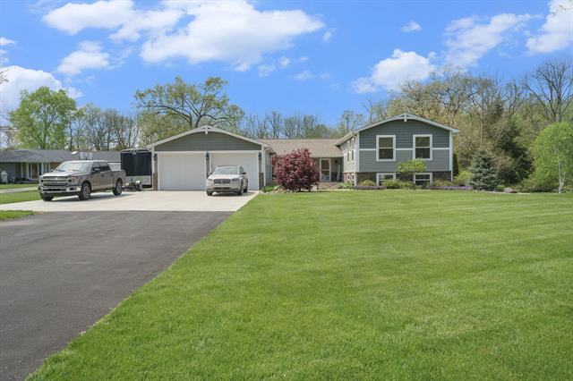 front view picture of 70348 Sunrise Drive, Edwardsburg, MI. 49112
