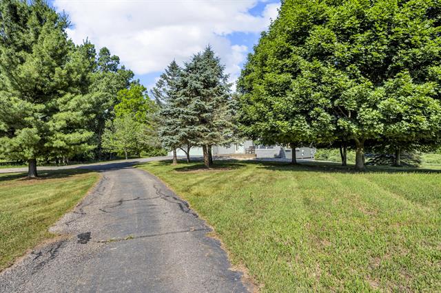 front view picture of 6890 Lingane Road, Chelsea, MI. 48118