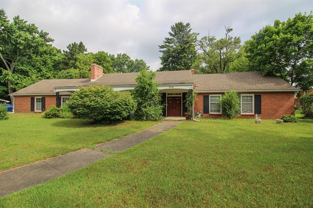 front view picture of 500 E Hoffman Street, Three Rivers, MI. 49093