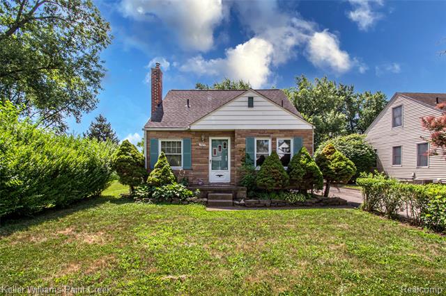 front view picture of 445 Lakeside Dr, Waterford, MI. 48328