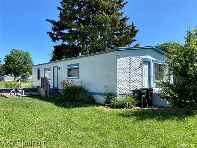 front view picture of 25 Canary Hill, Lake Orion, MI. 48359