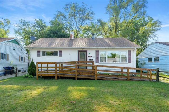 front view picture of 156 N Woodlawn Avenue, Battle Creek, MI. 49037