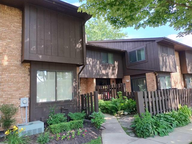 front view picture of 37382 Clubhouse Drive, Sterling Heights, MI. 48312