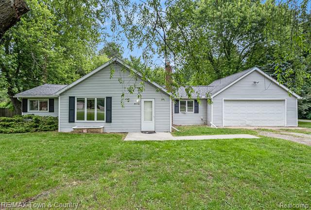 front view picture of 8476 W Coldwater Road, Flushing, MI. 48433