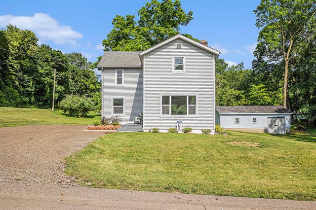 front view picture of 802 Clinton Street, Marshall, MI. 49068