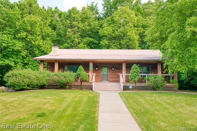 front view picture of 15060 Van Syckle Court, Gregory, MI. 48137