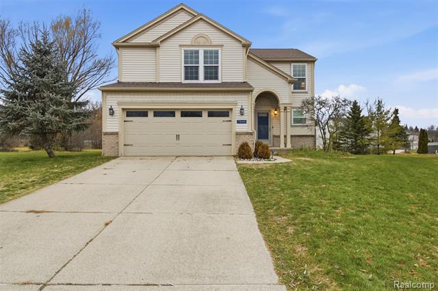 front view picture of 7846 Fawn Ct, Waterford, MI. 48327