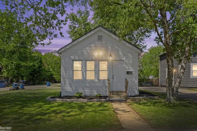 front view picture of 190 S Lynn Ave, Waterford, MI. 48328