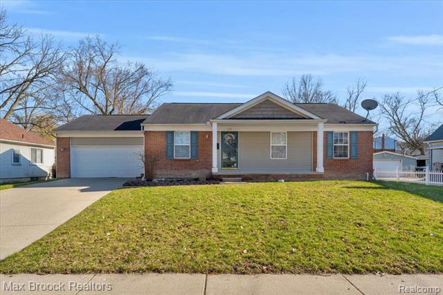 front view picture of 140 Whittemore St, Pontiac, MI. 48342