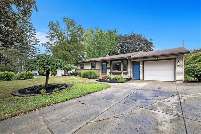 front view picture of 1832 Carlton Avenue Ne, Grand Rapids, MI. 49505