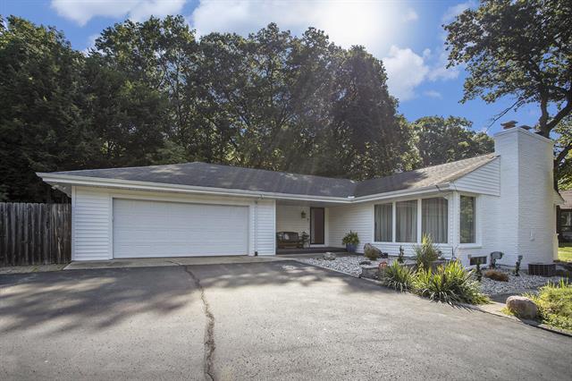 front view picture of 4417 Lake Forest Drive, Kalamazoo, MI. 49008