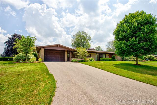 front view picture of 860 Allen Dr Drive, Holland, MI. 49423