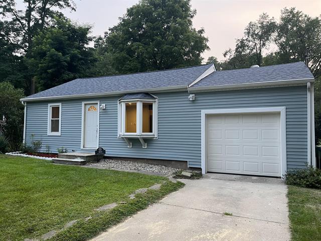 front view picture of 303 Reynolds Road, Battle Creek, MI. 49037
