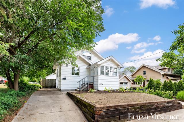 front view picture of 1410 Union Avenue Ne, Grand Rapids, MI. 49505