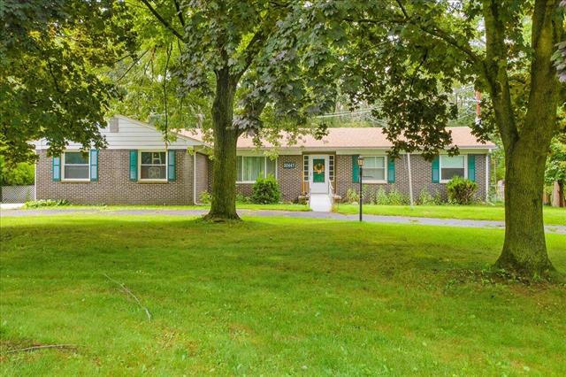 front view picture of 32447 6 Mile Road, Livonia, MI. 48152