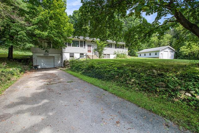 front view picture of 402 W Winter Street, Albion, MI. 49224