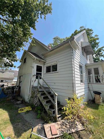 front view picture of 1402 Mackinaw Street, Saginaw, MI. 48602