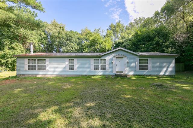 front view picture of 27134 Deerfield Lane, Edwardsburg, MI. 49112