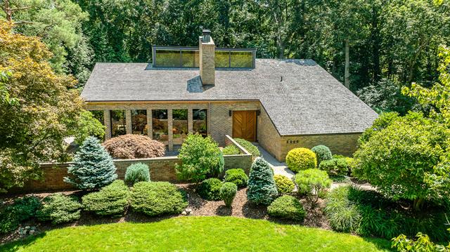 front view picture of 2980 Devonshire Road, Ann Arbor, MI. 48104
