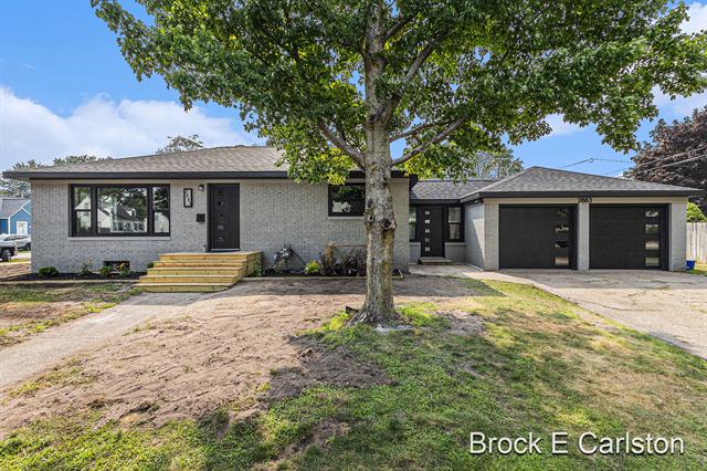 front view picture of 2883 Dawes Road, Muskegon, MI. 49441