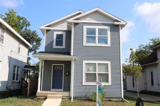 front view picture of 429 Adams Street Se, Grand Rapids, MI. 49507