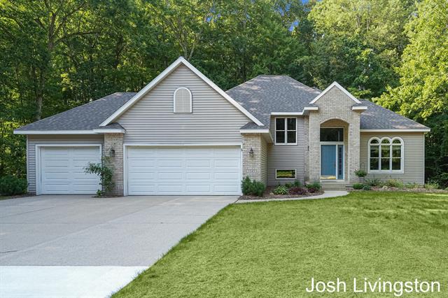 front view picture of 3549 Golden Ridge Drive Ne, Rockford, MI. 49341