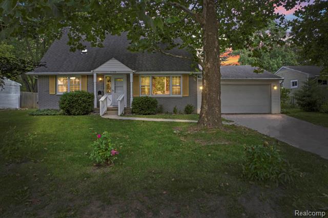 front view picture of 11169 Riverview Drive, Grand Blanc, MI. 48439