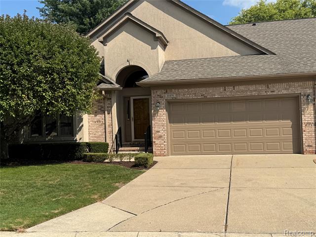 front view picture of 52870 S Hunters Pointe Drive, Macomb, MI. 48042