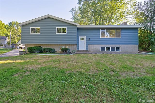 front view picture of 6342 Restwood Drive, Linden, MI. 48451