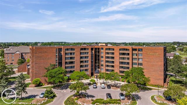 front view picture of 3210 Country Club Drive, Saint Clair Shores, MI. 48082