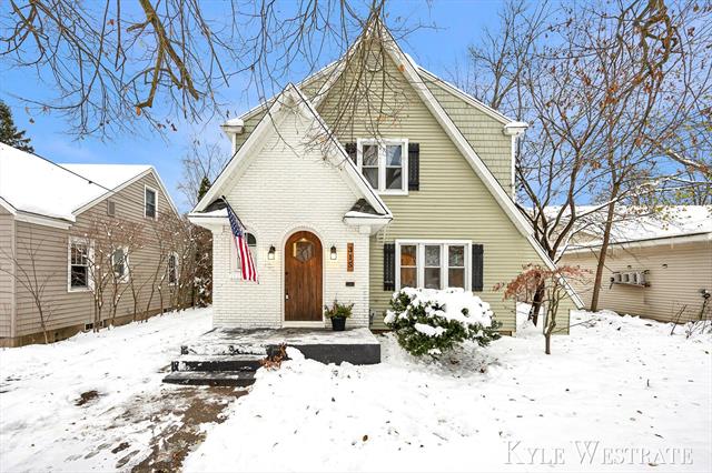 front view picture of 315 Lawndale Avenue Ne, Grand Rapids, MI. 49503