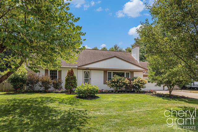 front view picture of 3258 Sunnyhill Street Ne, Rockford, MI. 49341