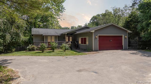 front view picture of 4851 Fox Chapel Drive, Dryden, MI. 48428