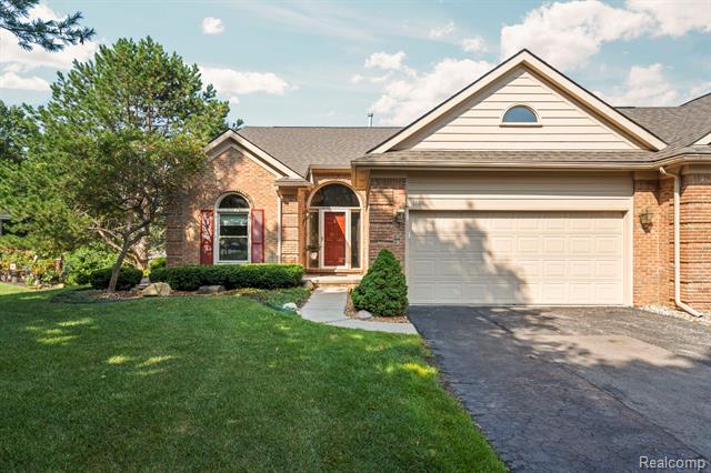 front view picture of 1127 Eagle Nest Drive, Milford, MI. 48381