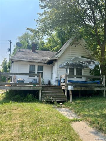 front view picture of 2109 Begole Street, Flint, MI. 48504