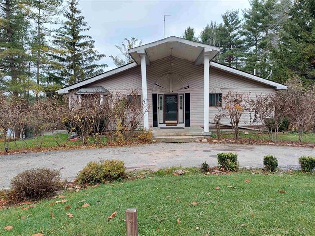 front view picture of 5043 Queens Way, Gladwin, MI. 48624