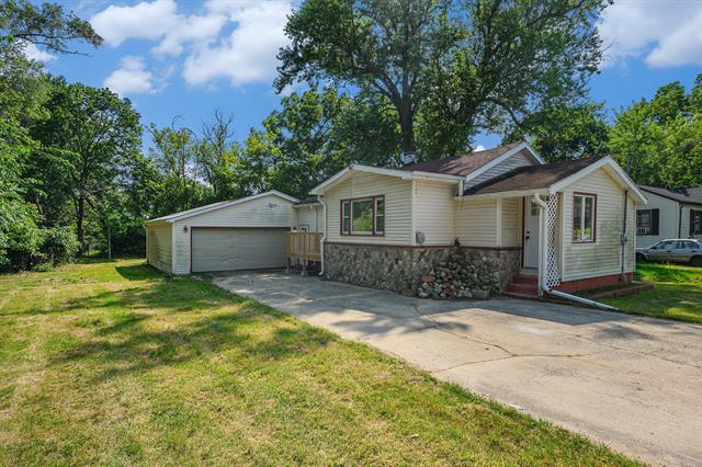 front view picture of 41 Blanche Avenue, Kalamazoo, MI. 49001