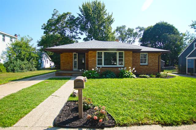 front view picture of 1141 W Larch Avenue, Muskegon, MI. 49441