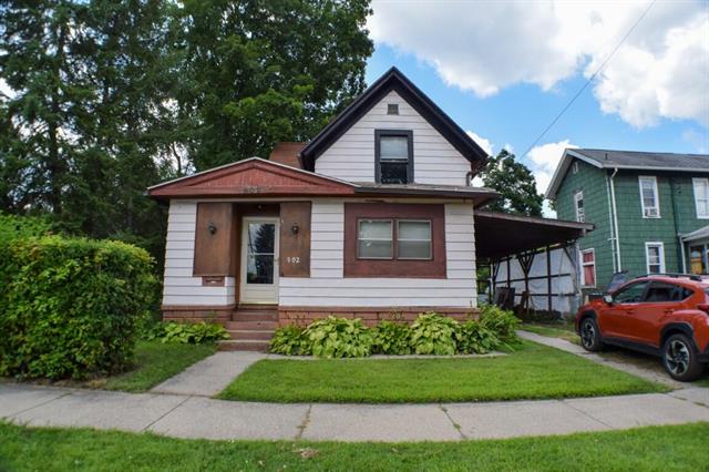 front view picture of 902 Backus Street, Jackson, MI. 49202