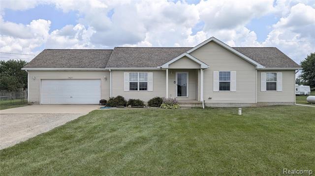 front view picture of 7427 Seymour Road, Swartz Creek, MI. 48473
