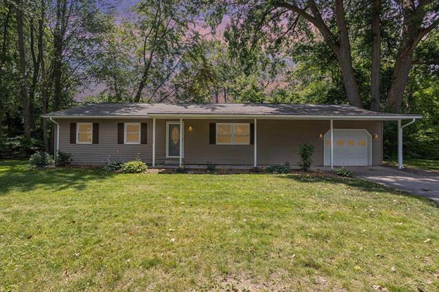 front view picture of 870 Shady Shore Road, Bay City, MI. 48706