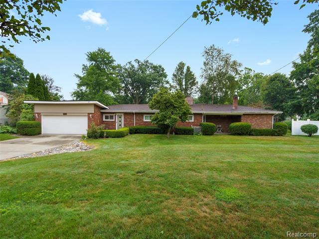 front view picture of 628 Riverside Drive, Linden, MI. 48451