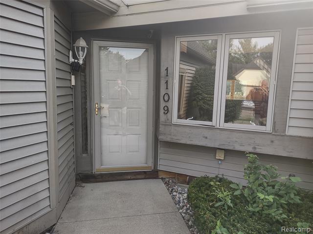 front view picture of 1109 Boulder Court, Lansing, MI. 48917